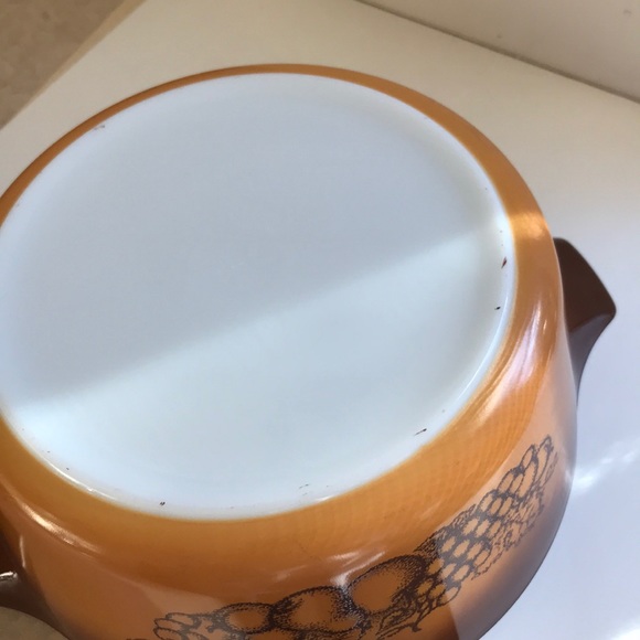 Vintage old orchard Pyrex casseroles. Set of 2 - Picture 6 of 14